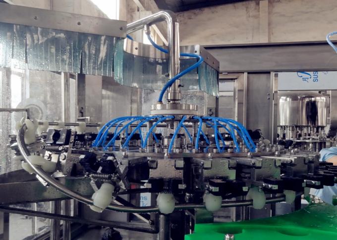 Máquina de rellenar de la bebida carbónica fácil de la operación para las botellas de cristal 4.3KW 0