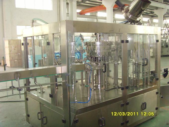 El agua chispeante/carbonató la máquina de rellenar de la bebida para diversas botellas 1