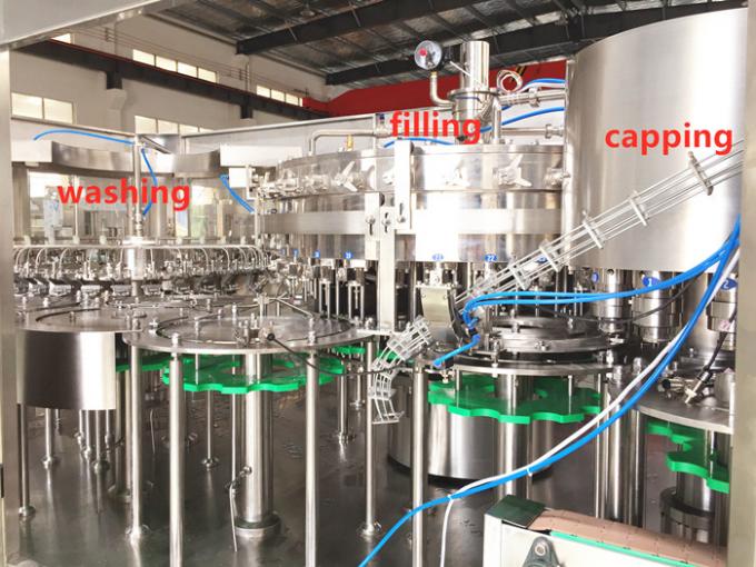 8.07KW carbonató la cadena de producción del refresco, máquina de rellenar embotelladoa del agua de soda de 8000BPH 500ml 0