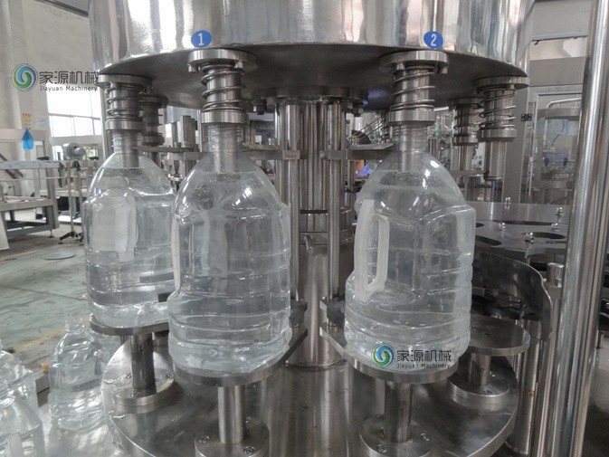 Máquina de rellenar líquida aséptica 1