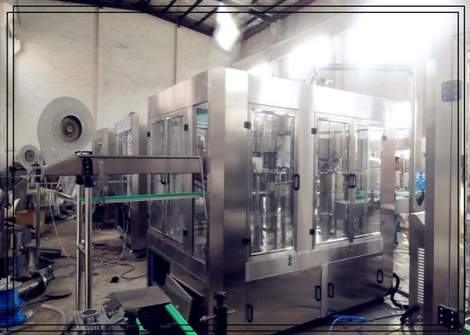 El PLC controla la máquina de rellenar del zumo de fruta para el blanco plateado de la fábrica SUS304 de la bebida 1