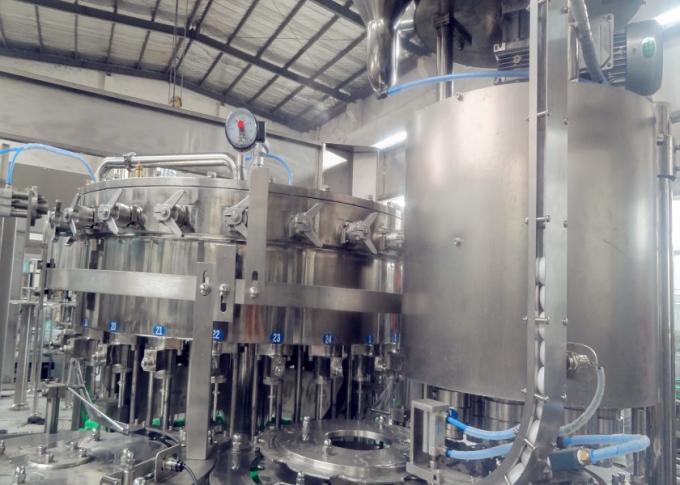 máquina de rellenar carbonatada de la bebida de la botella de cristal 3000kg con control de la pantalla táctil 3