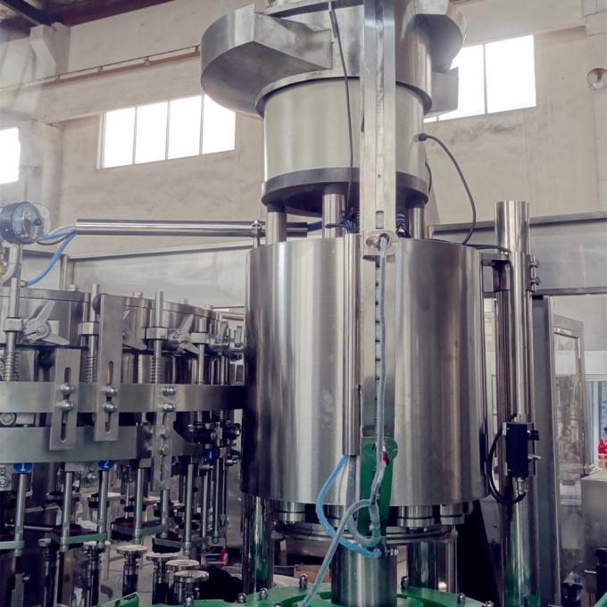 2016 nuevas cervezas del autómata del diseño/carbonataron la máquina de rellenar de la bebida para la pequeña fábrica