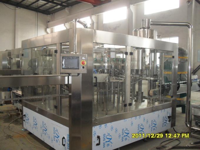 Máquina de rellenar de la bebida del refresco carbónico automático cadena/3-In-1 de producción 0