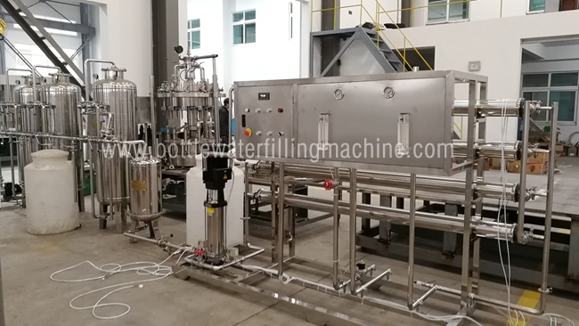 Máquina de la purificación del agua de la capacidad grande, máquina de embotellado de la pequeña escala 0