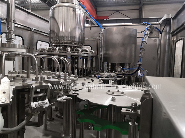 18 lichí de relleno de las cabezas 2000BPH que empaqueta a Juice Bottling Equipment 0