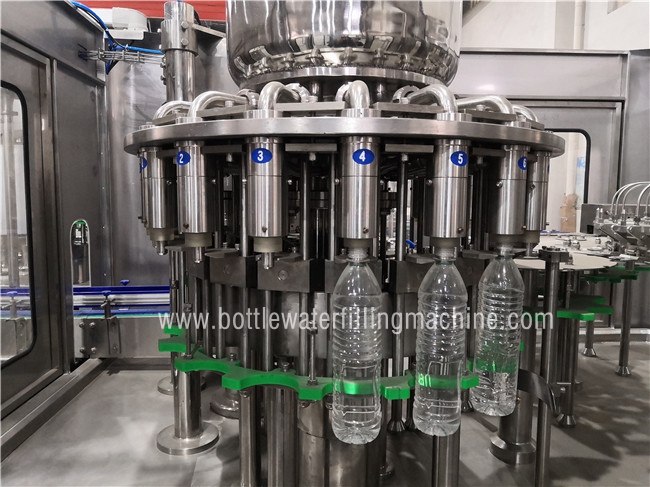Botella Juice Filling And Sealing Machine del animal doméstico de 3000BPH 2000ML 6kw 0
