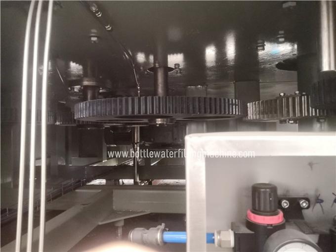 3 en 1 máquina de embotellado isobárica 24bpm de Monoblock 2