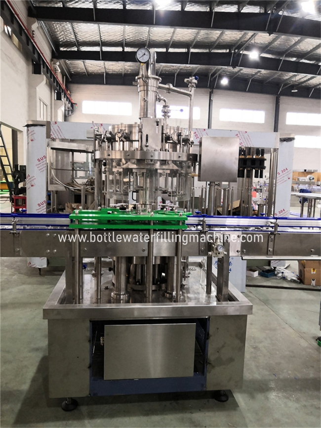 Cadena de producción carbónica isobárica de la bebida, velocidad ajustable embotelladoa carbónica del equipo 1